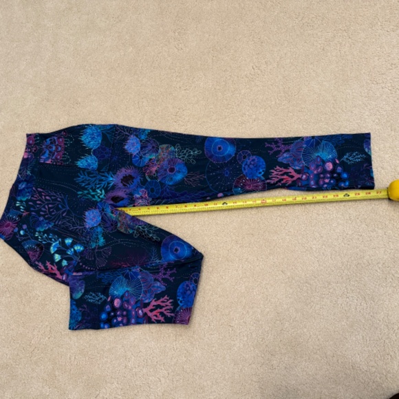 SMALL Blackmilk Floral Coral Cuffed Pants - Picture 6 of 7